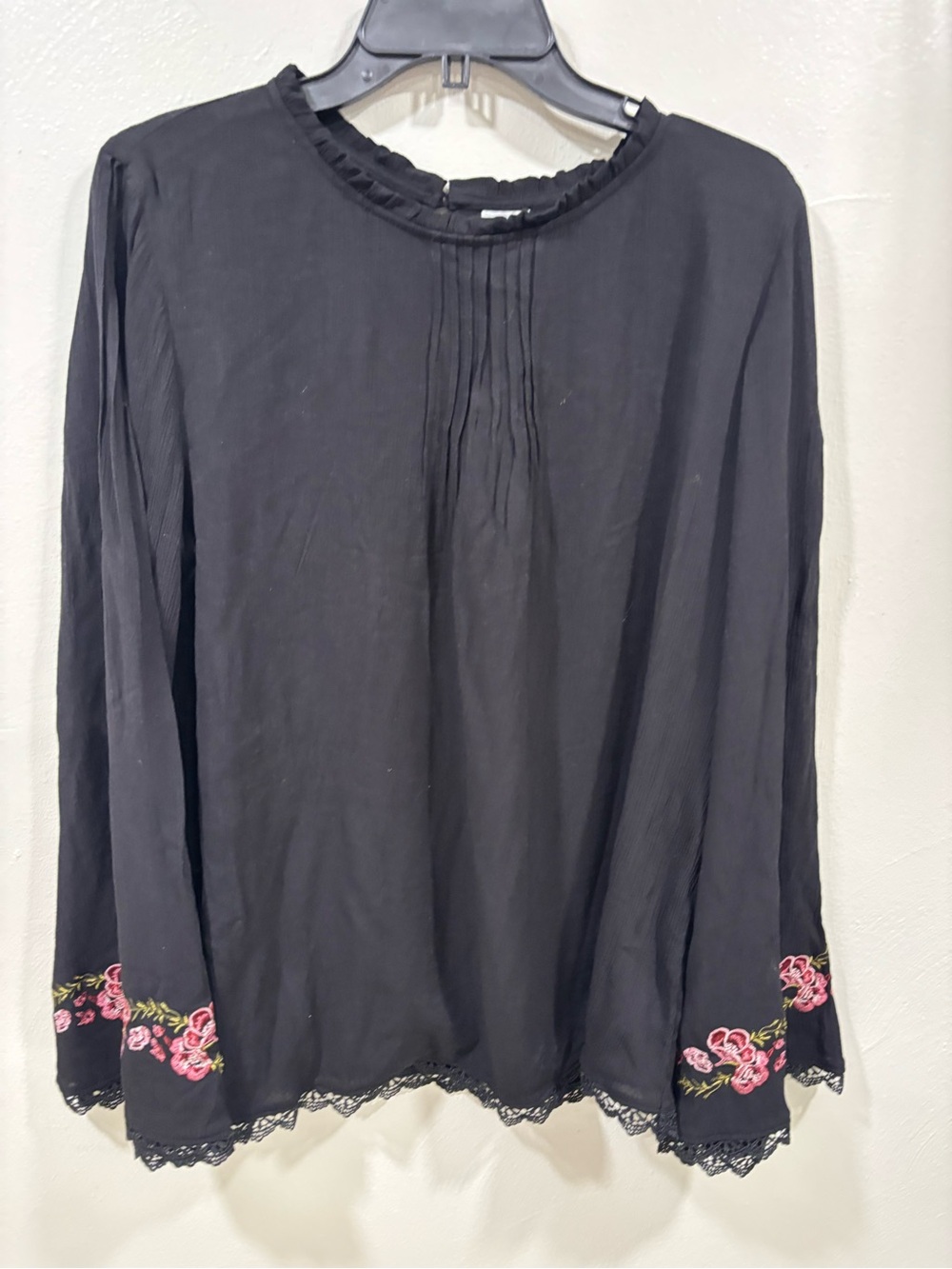 Black Long-Sleeve Floral Embroidered Women's Top L Boho Hippie Indie Festival by